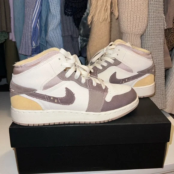 Air Jordan 1 - Picture 2 of 7